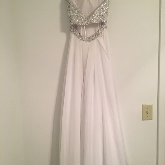 White prom dress! - Picture 3 of 5